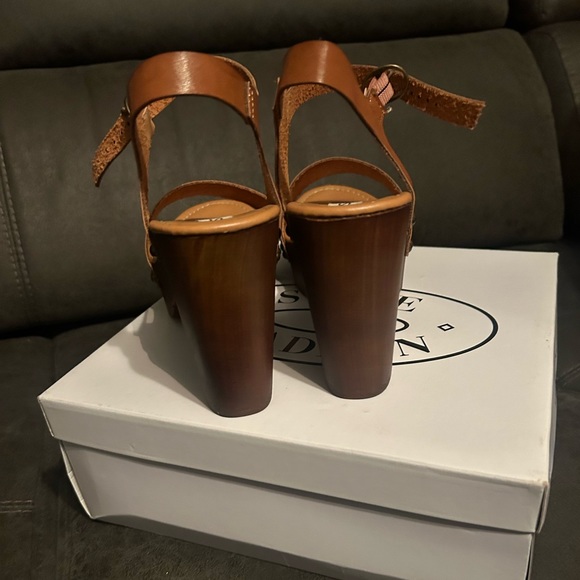 Steven Madden Lifted Cognac - Picture 6 of 6